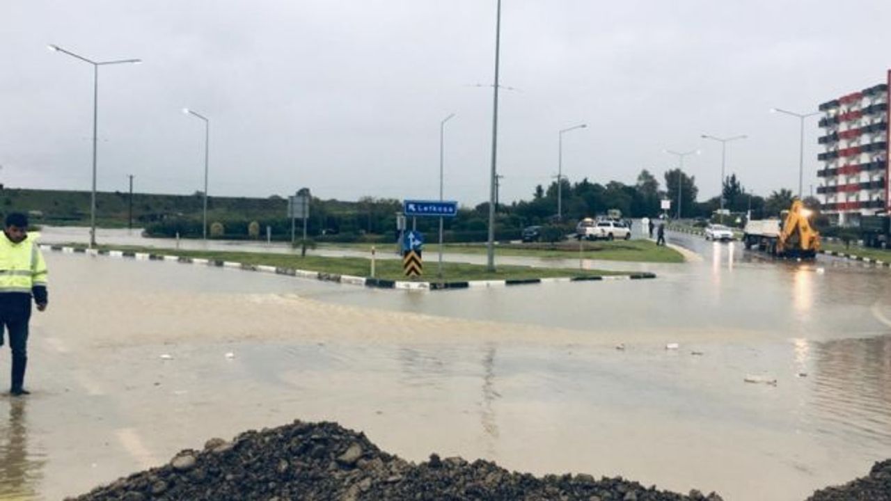 Güzelyurt'ta Manisa Bulvarı trafik akışına kapatıldı