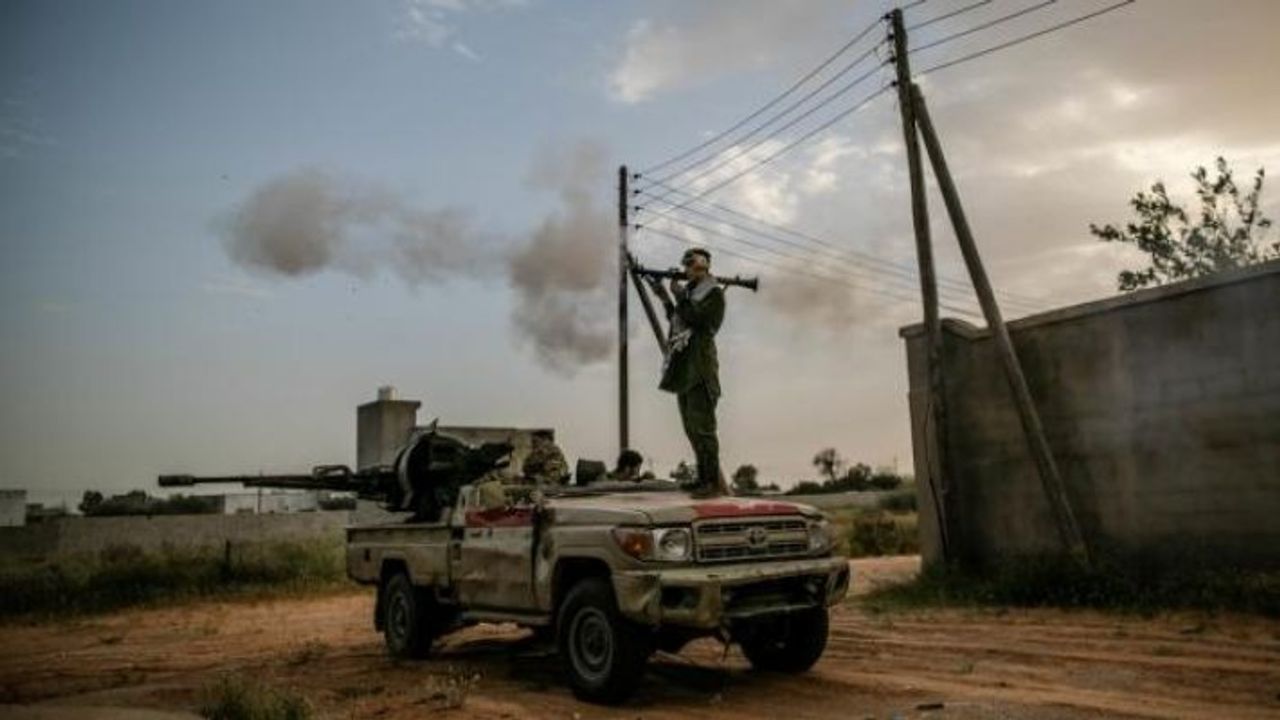 Libya Ordusu, Hafter milislerine mühimmat taşıyan uçağı vurdu