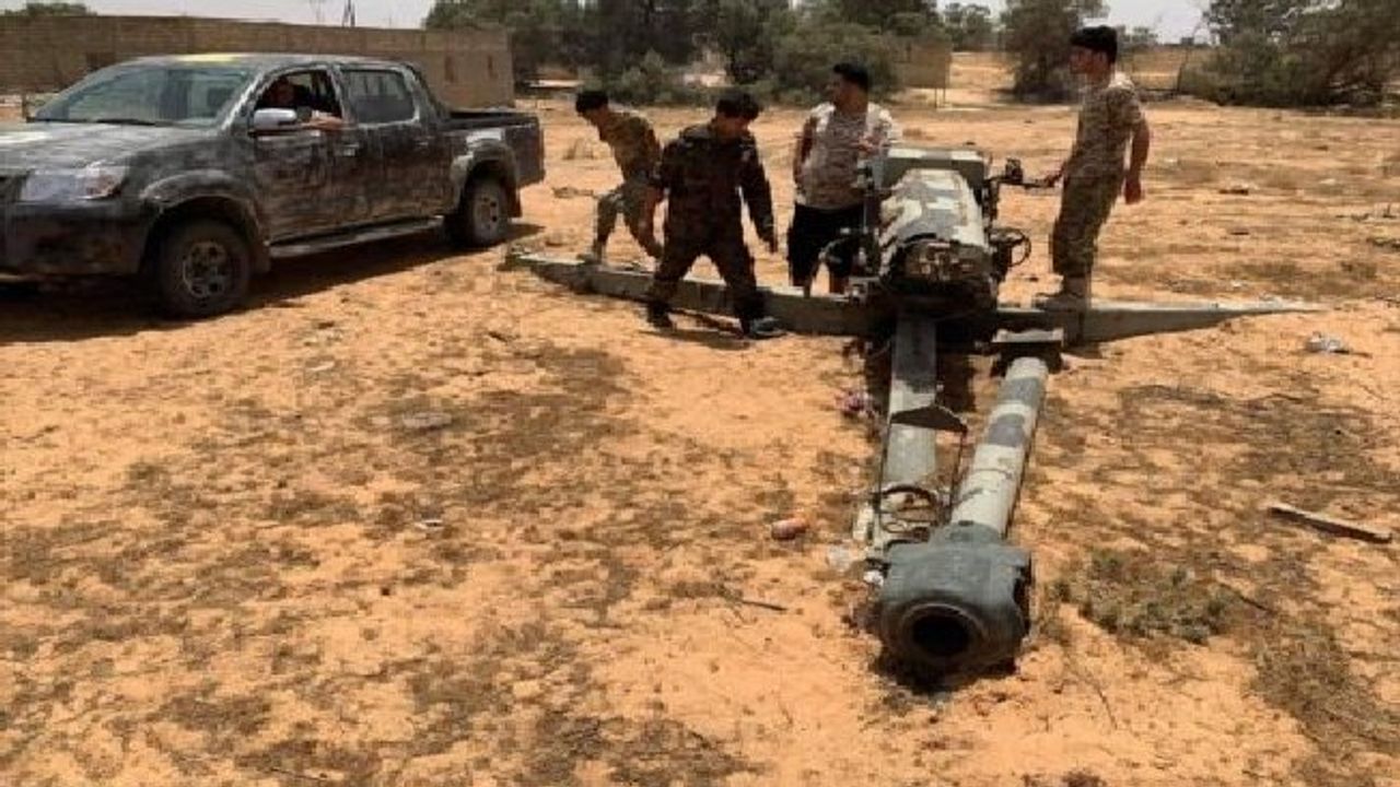 Libya ordusu Hafter milislerinin bıraktığı savaş helikopterini ele geçirdi