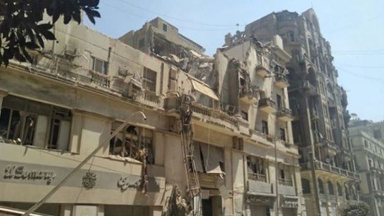 Kahire'de bina çöktü: 8 ölü