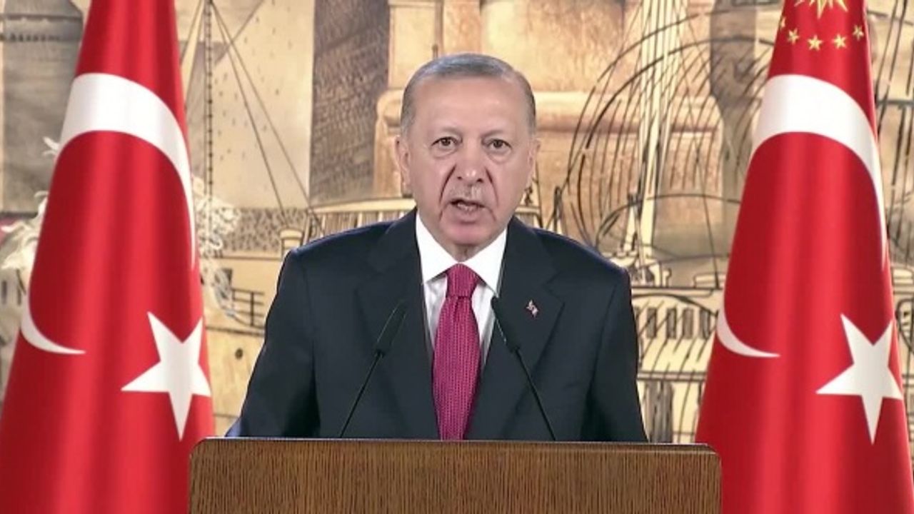Erdoğan: “Ülkemizde misafir ettiğimiz 1 milyon Suriyeli kardeşimizin gönüllü geri dönüşünü sağlayacak yeni bir projenin hazırlıkları içindeyiz.”
