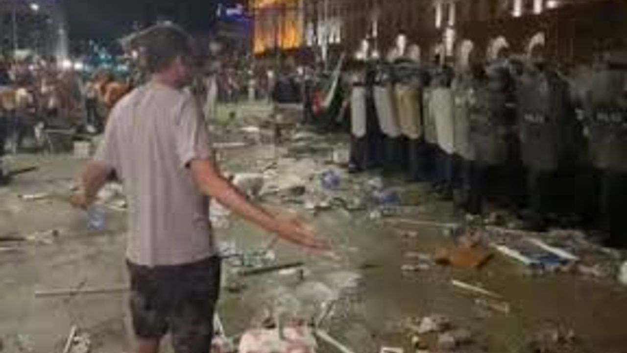Bulgaristan\'da Çok Sayıda Kişi Hükümet Karşıtı Gösteri İçin Sofya\'nın Merkezinde Toplandı