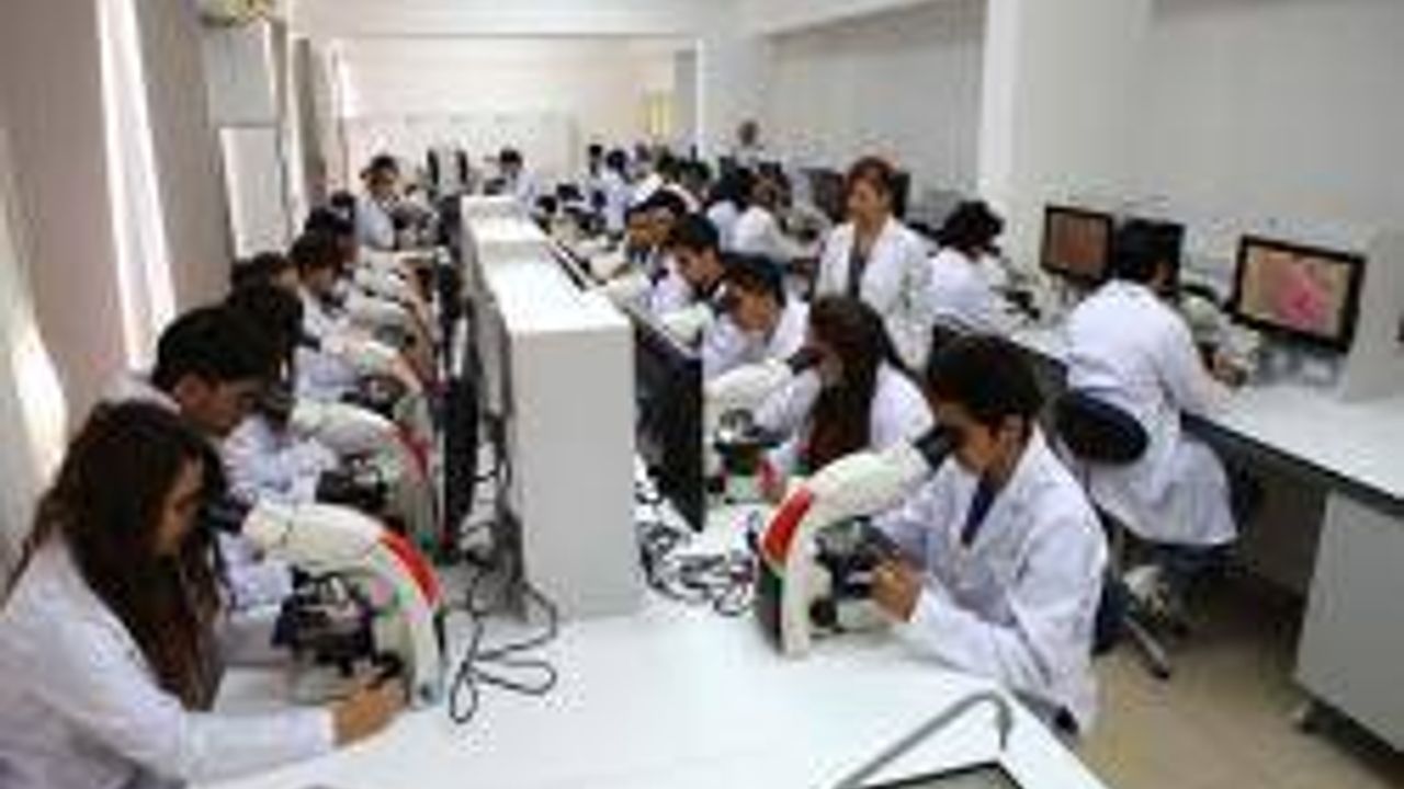 DAÜ Tıp Fakültesi Marmara Üniversitesi Tıp Fakültesi Ortak Programı Dünya Tıp Okulları Rehberi’nde
