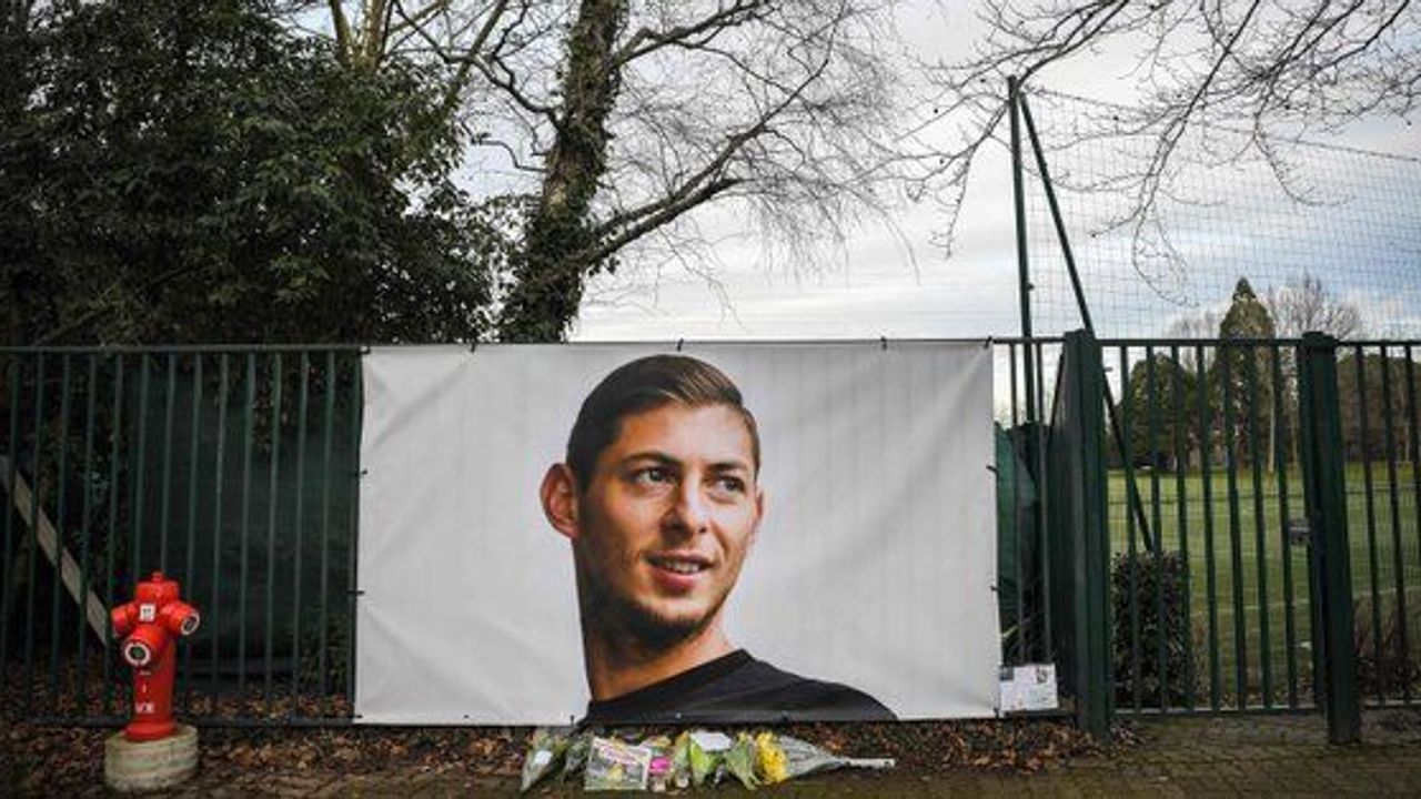 Futbolcu Emılıano Sala\'yı Taşıyan Uçağın Enkazı Tespit Edildi