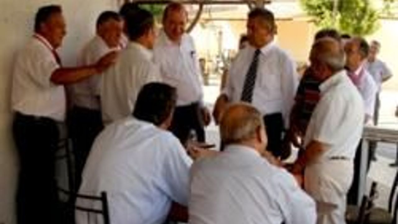 Gazimağusa Bağımsız Belediye Başkan Adayı Arter, Antalyalılar Mahallesi'ni Ziyaret Etti