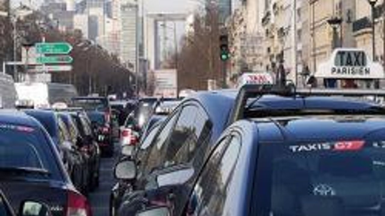 Paris'te Hava Kirliliği Yüzünden Tek-çift Plaka Uygulaması