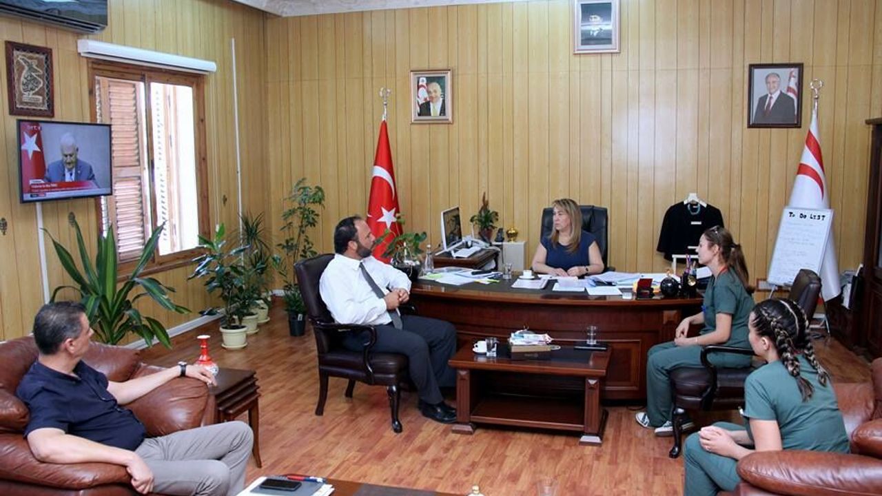 Sağlık Bakanı Besim, İskele Belediye Başkanı Sadıkoğlu Ve İskele Belediyesi Sağlık Birimi Çalışanlarını Kabul Etti