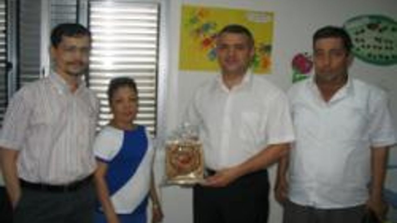 THALASSAEMİA DERNEĞİ, DR SUPHİ HÜDAOĞLU’NA TEŞEKKÜR PLAKETİ VERDİ