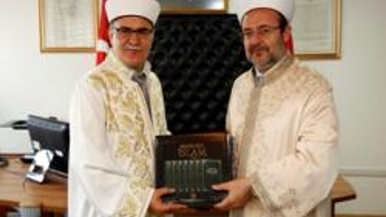 TÜRKİYE DİYANET İŞLERİ BAŞKANI GÖRMEZ KKTC DİN İŞLERİ BAŞKANI ATALAY’I ZİYARET ETTİ