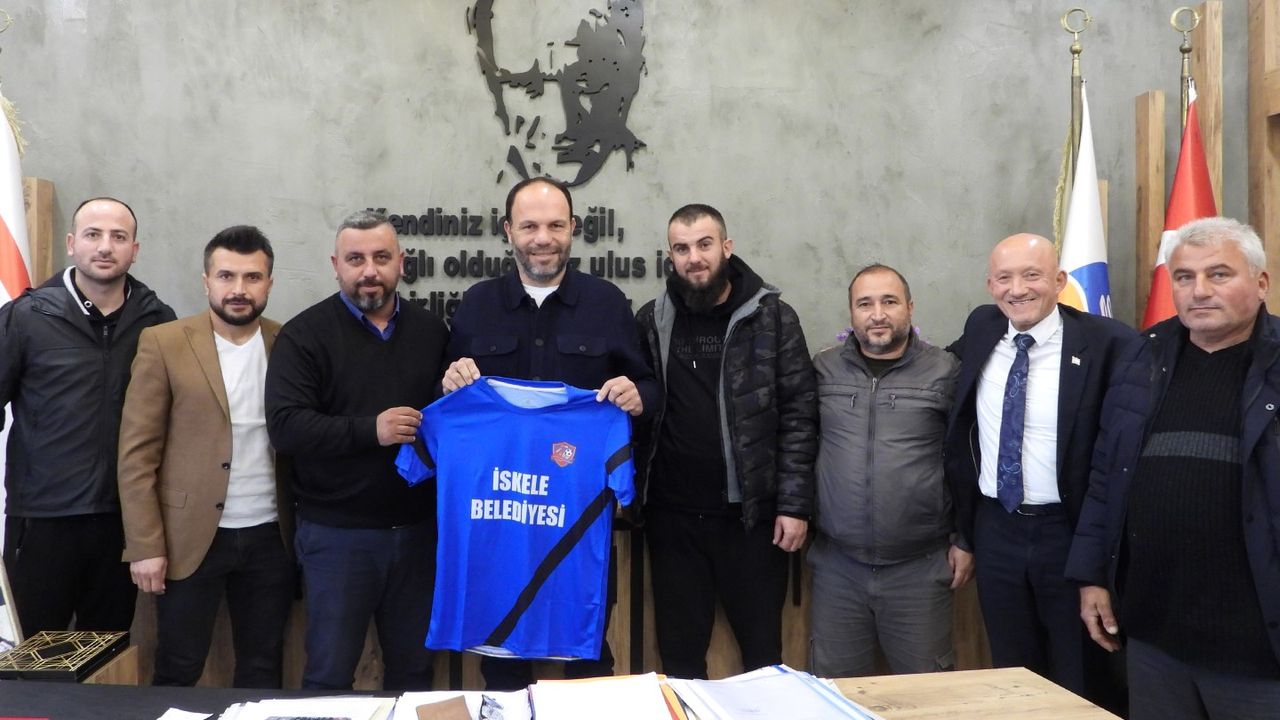 İskele Belediye Başkanı Sadıkoğlu 1461 İskele Trabzonspor Kulübü yetkililerini kabul etti