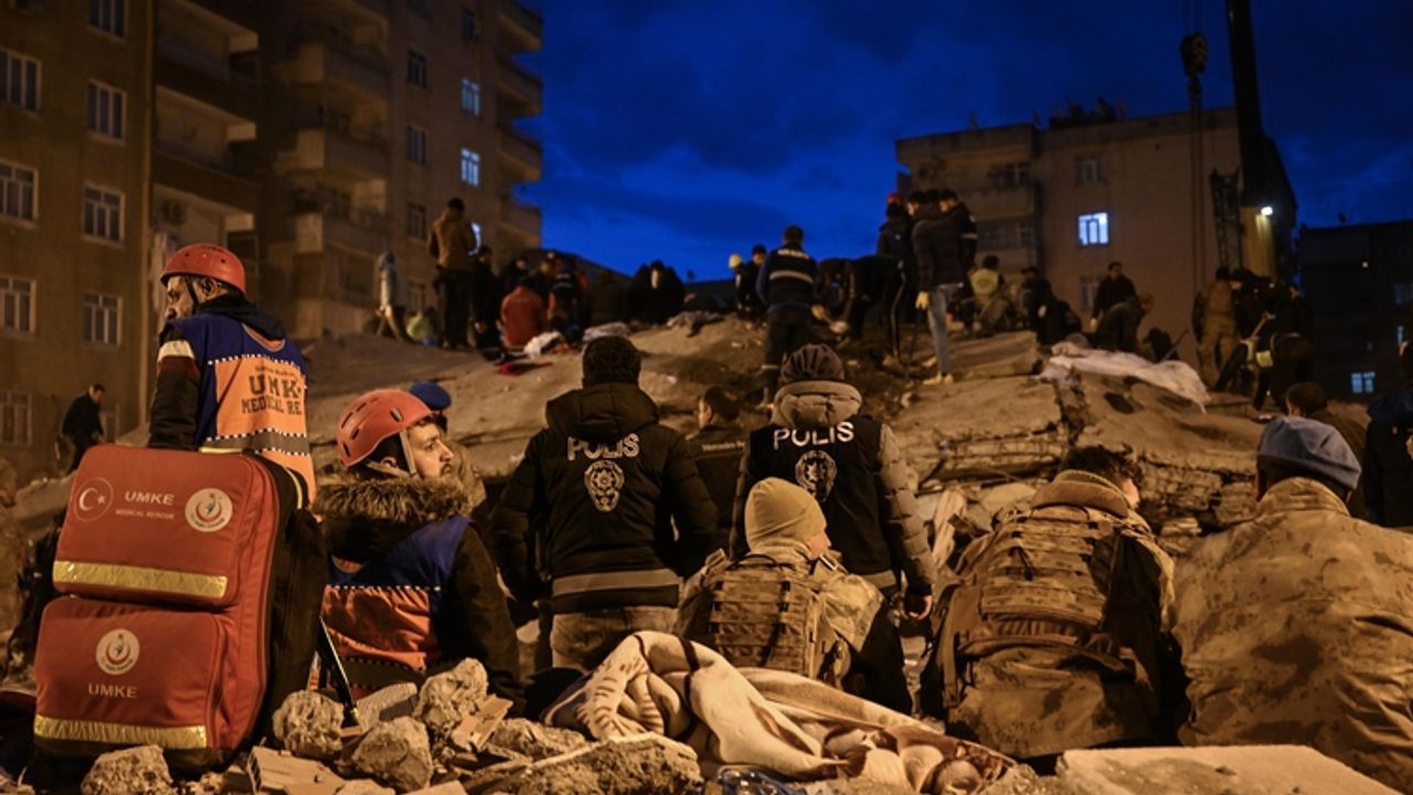 Kahramanmaraş merkezli depremlerde yaşamını yitirenlerin sayısı 2 bin 316'ya yükseldi