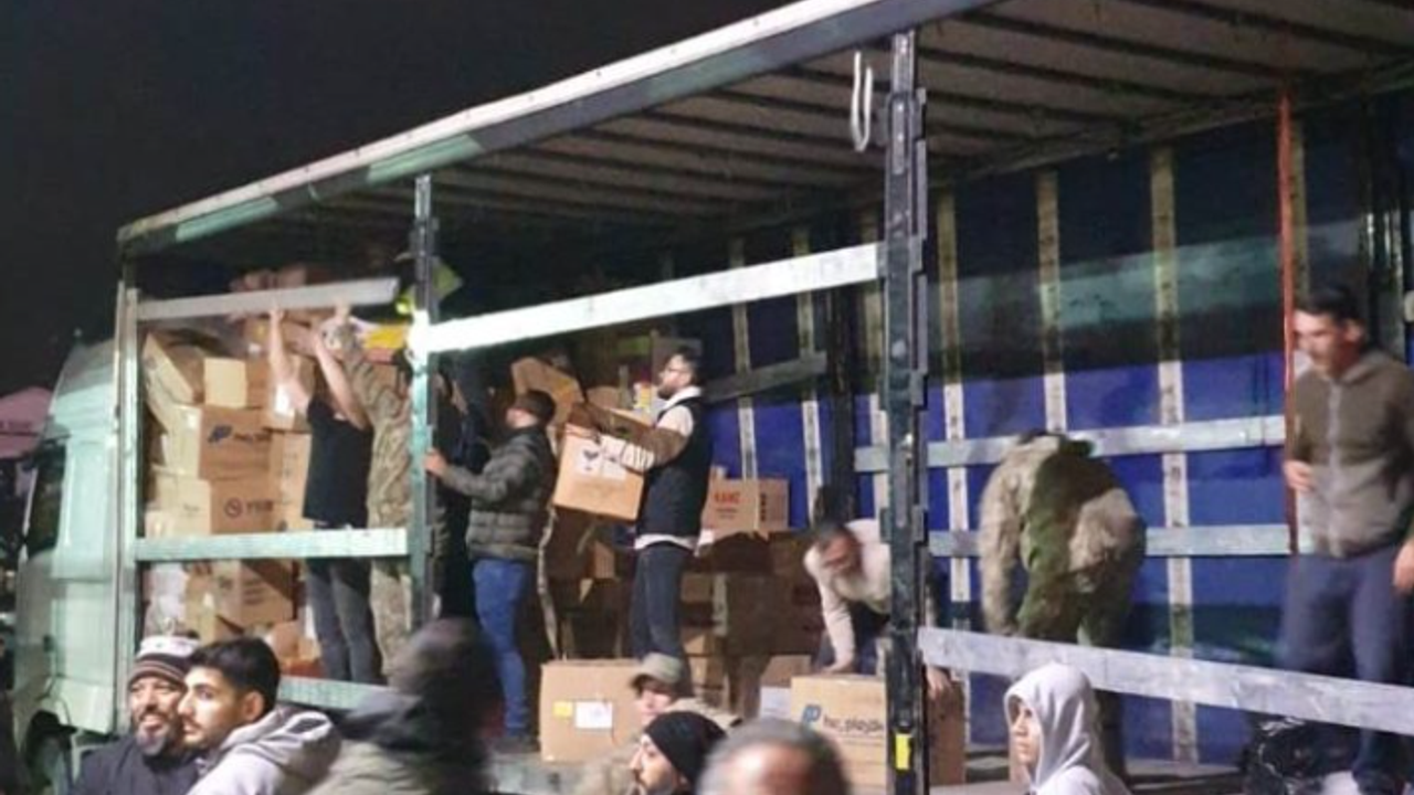 Yardım malzemeleri taşıyan gemiler Girne ve Gazimağusa Limanlarından yola çıktı