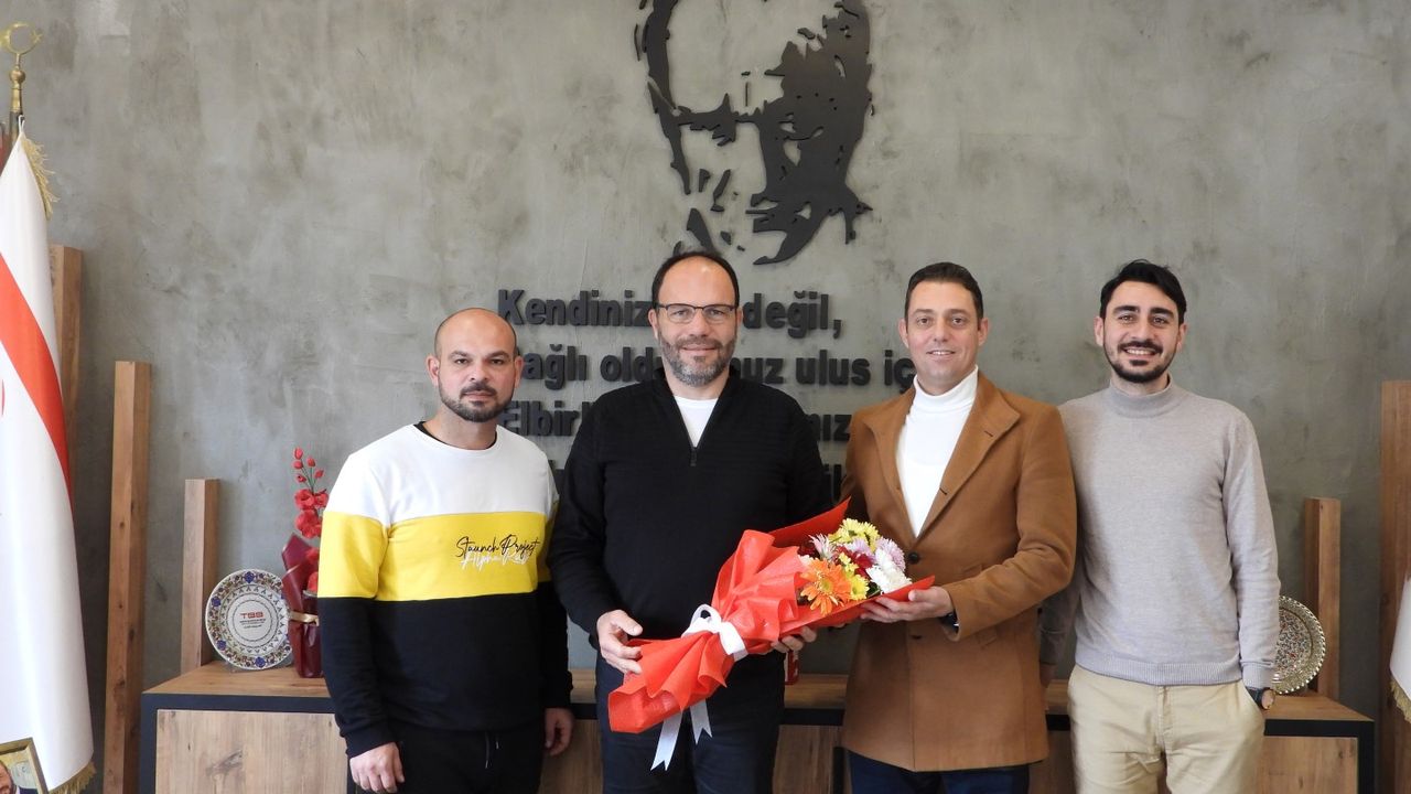 İskele Esnaf ve Zanaatkarlar Birliği üyeleri, İskele Belediye Başkanı Sadıkoğlu’nu ziyaret etti