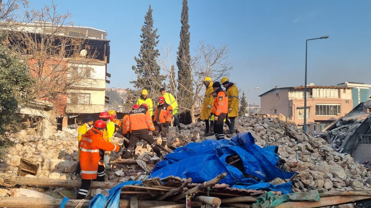 Sivil Savunma ekiplerinin Adıyaman ve Hatay Kırıkhan’daki arama-kurtarma çalışmaları sürüyor