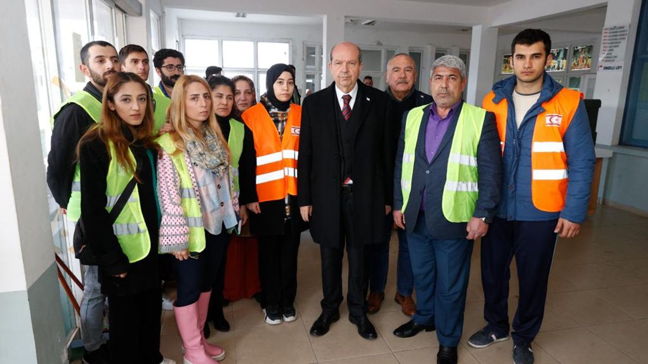 Cumhurbaşkanı Tatar Afet Yardım Merkezi’ni ziyaret etti