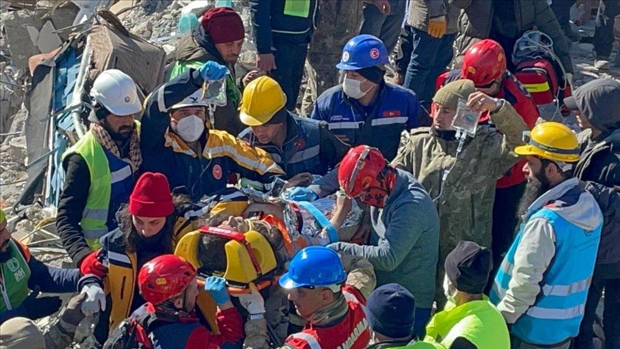 Adıyaman'da depremden 152 saat sonra bir çocuk ile 2 kız kardeş canlı çıkarıldı
