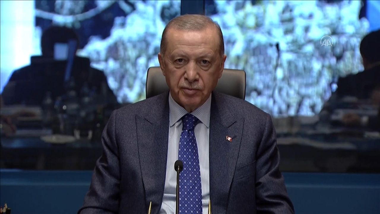 Erdoğan: “Deprem yaşanan 10 ilimizi kapsayan ve 3 ay sürecek OHAL ilan etme kararı aldık”