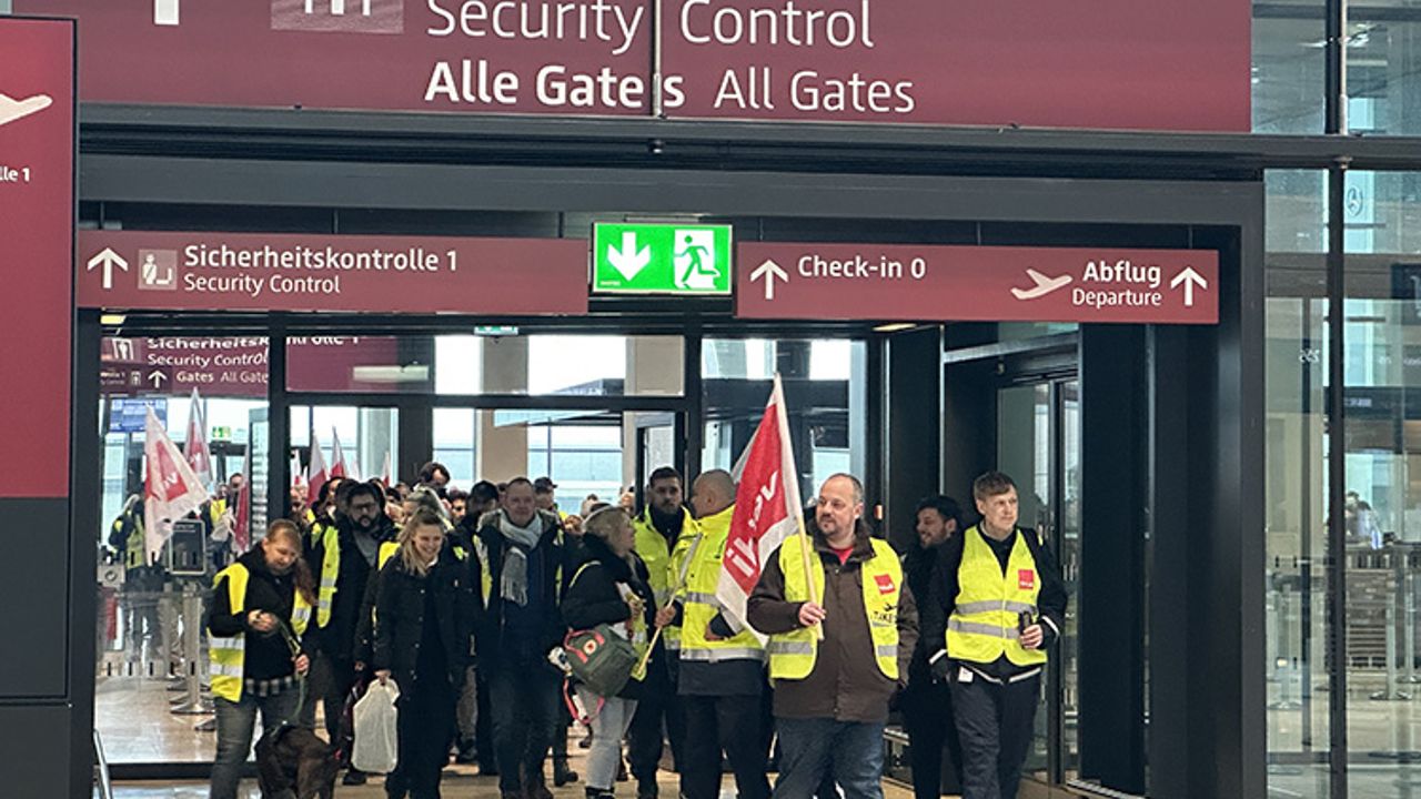 Almanya’da 4 Havalimanında Yapılan Uyarı Grevleri Sebebiyle Yüzlerce Uçuş İptal Oldu