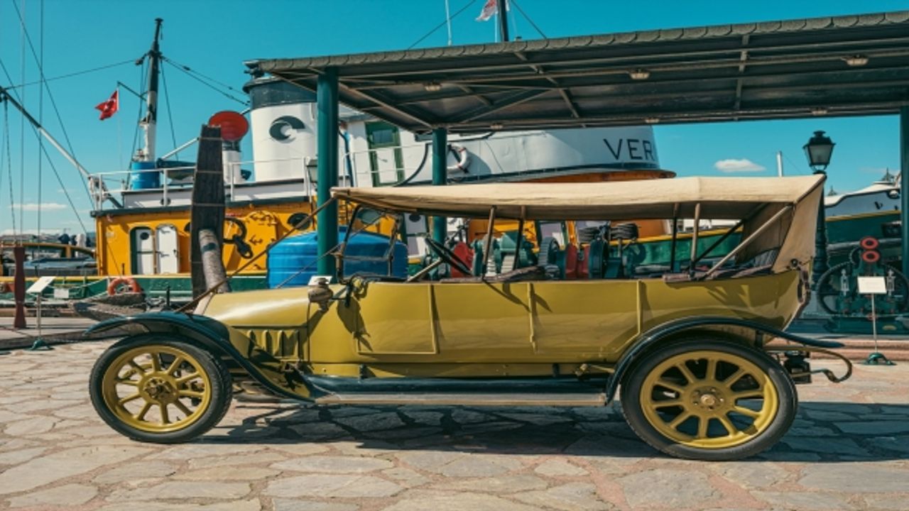Atatürk'ün Çanakkale Cephesinde Kullandığı Otomobil Rahmi M. Koç Müzesi'nde Sergileniyor
