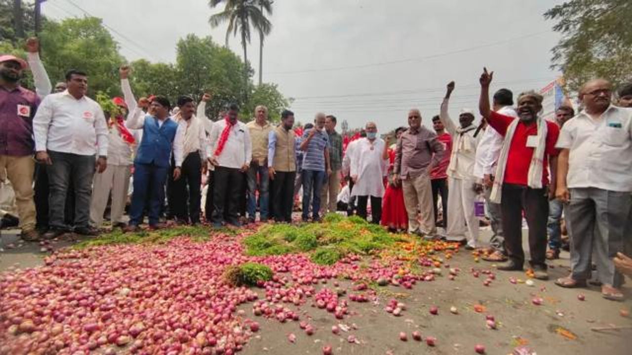 Hindistan'da Binlerce Çiftçi Soğan Fiyatlarında Artış Talebiyle Mumbai'ye Yürüyor