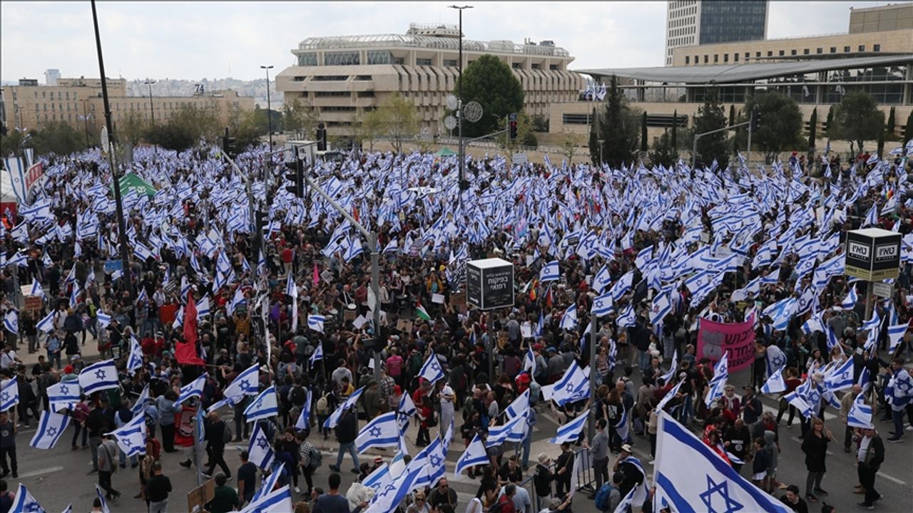 İsrail'de Netanyahu'ya Geri Adım Attıran Göstericiler Ve Talepleri Tartışılıyor