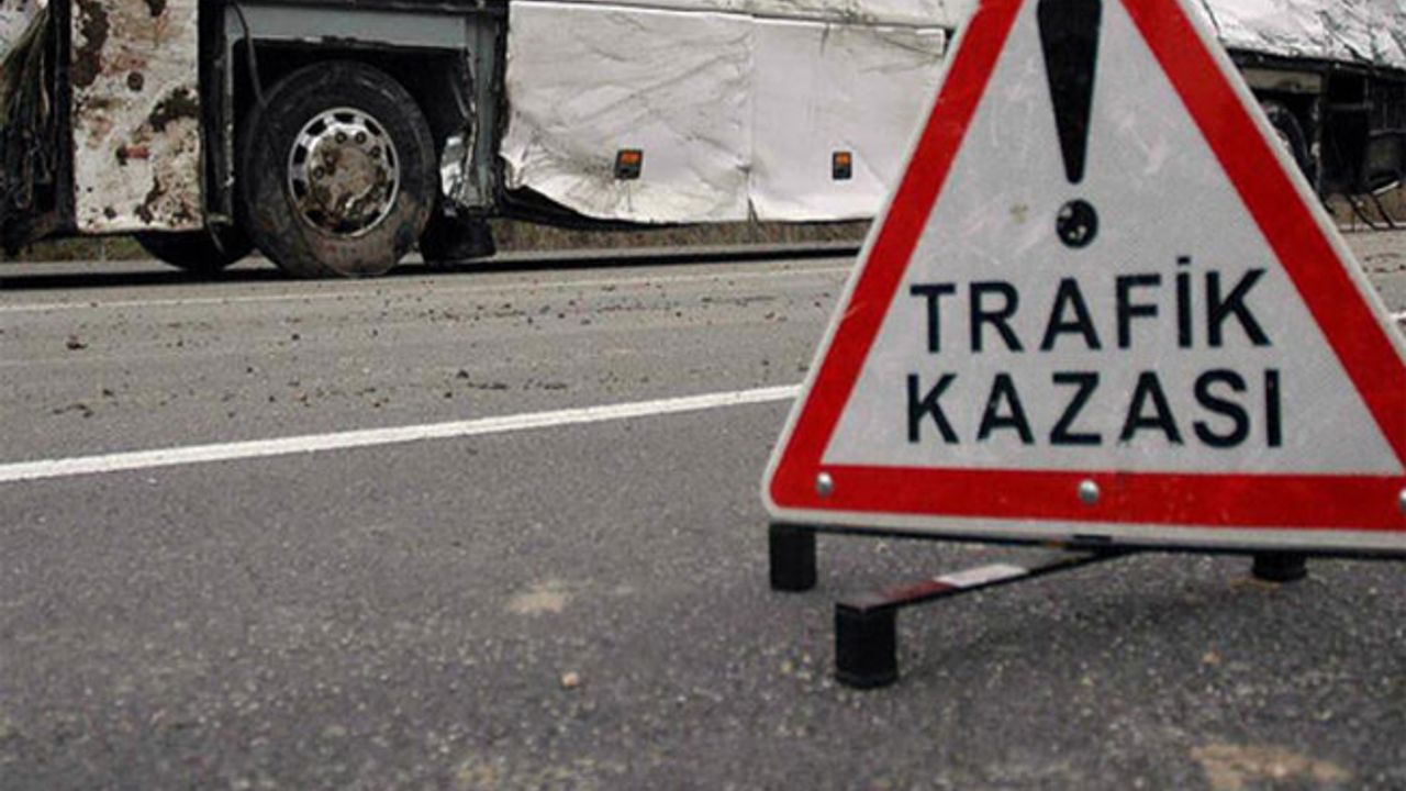 Lefkoşa’da trafik kazası: Kırmızı ışıkta geçen kamyon motosiklete çarptı