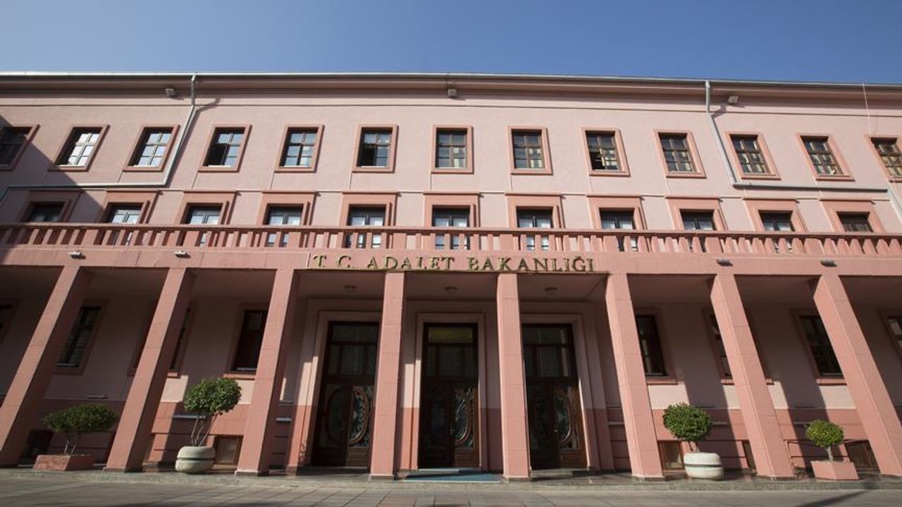 Türkiye Cumhuriyeti Adalet Bakanlığı, Hatay'da Yıkılan Binaların Müteahhidi Günsay'ın KKTC'den İadesini İstedi