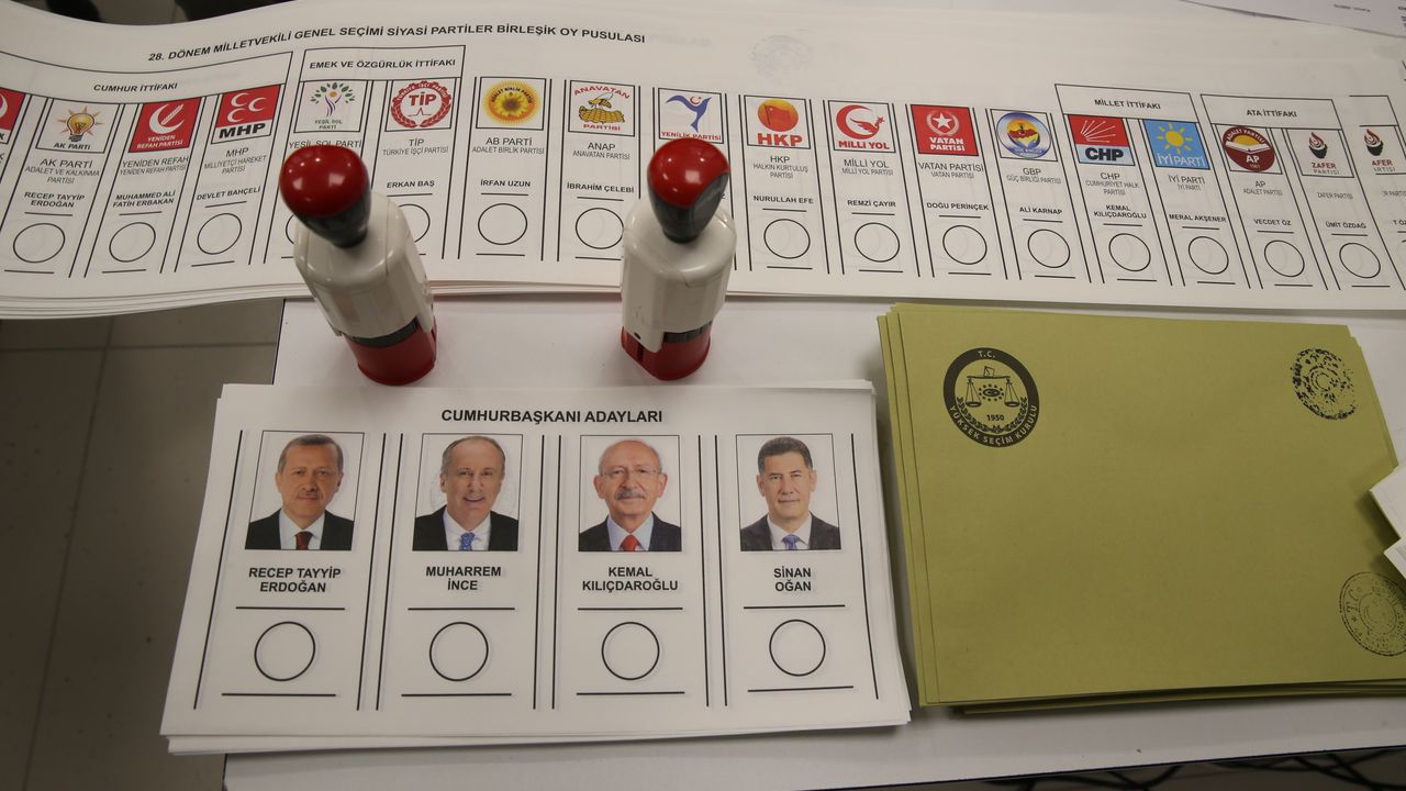 14 Mayıs’ta Türkiye’de Yapılacak Seçimler İçin İlk Oylar Kullanılmaya Başladı