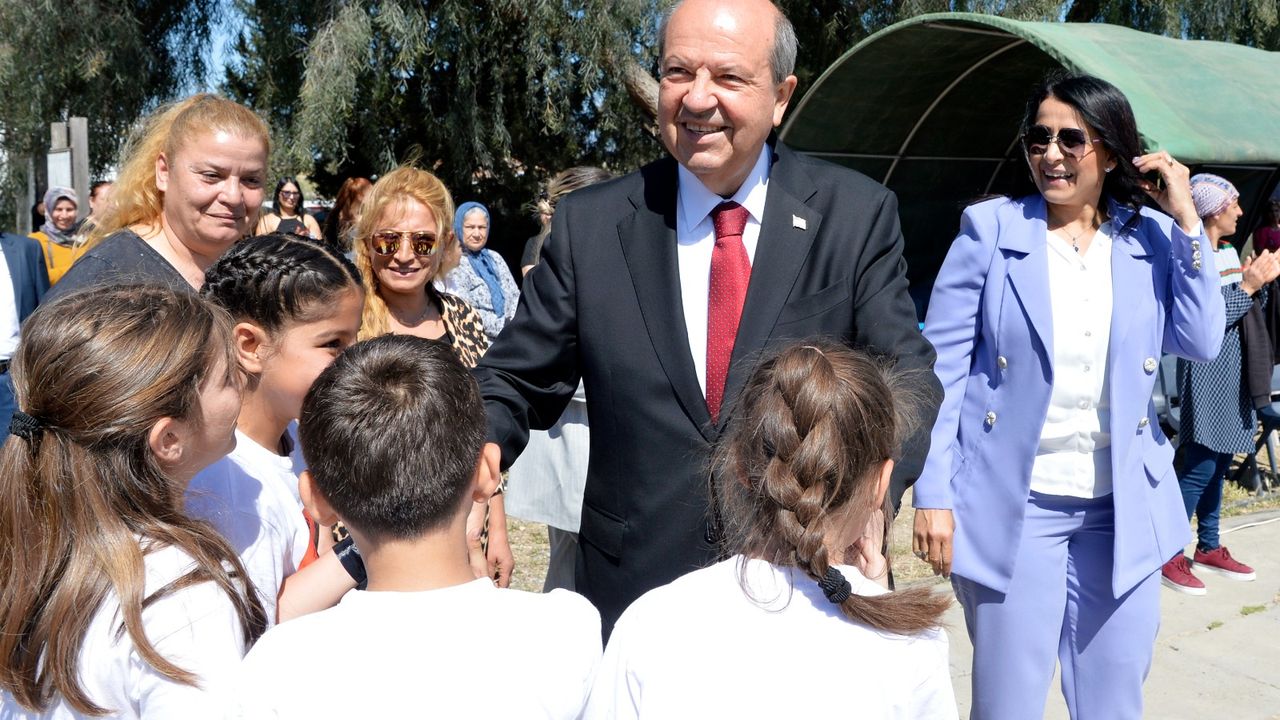 Cumhurbaşkanı Tatar, Haspolat İlkokulu’nda Düzenlenen 23 Nisan Ulusal Egemenlik Ve Çocuk Bayramı Gösterisini İzledi