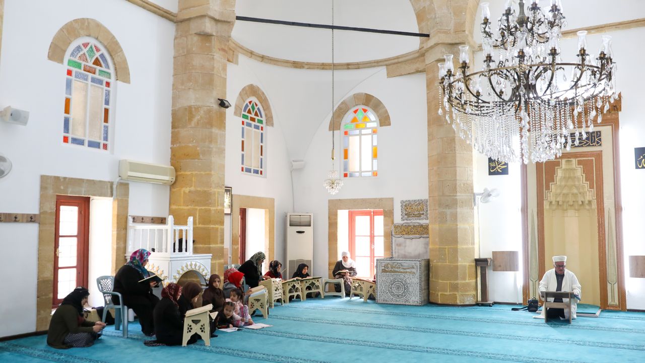 KKTC'deki Tarihi Arap Ahmet Paşa Camisi'nde, Ramazanda Mukabele Geleneği Yaşatılıyor