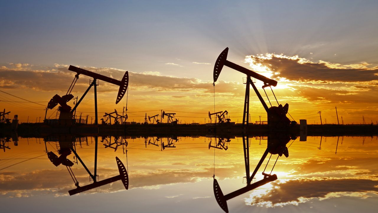 Petrol Üreticisi Arap Ülkelerinin Üretimi Düşürme Kararından Sonra Fiyatlar Yüzde 6 Arttı