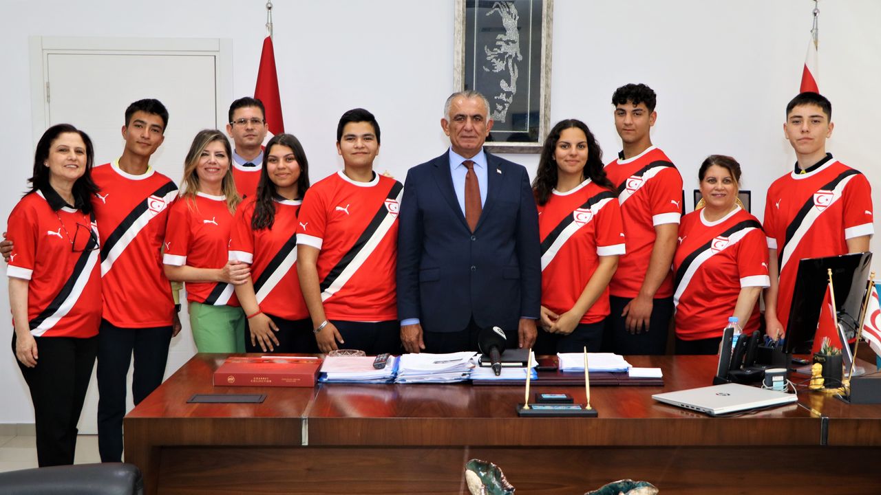 Öğrencilerden Eğitim Bakanı Çavuşoğlu’na Ziyaret