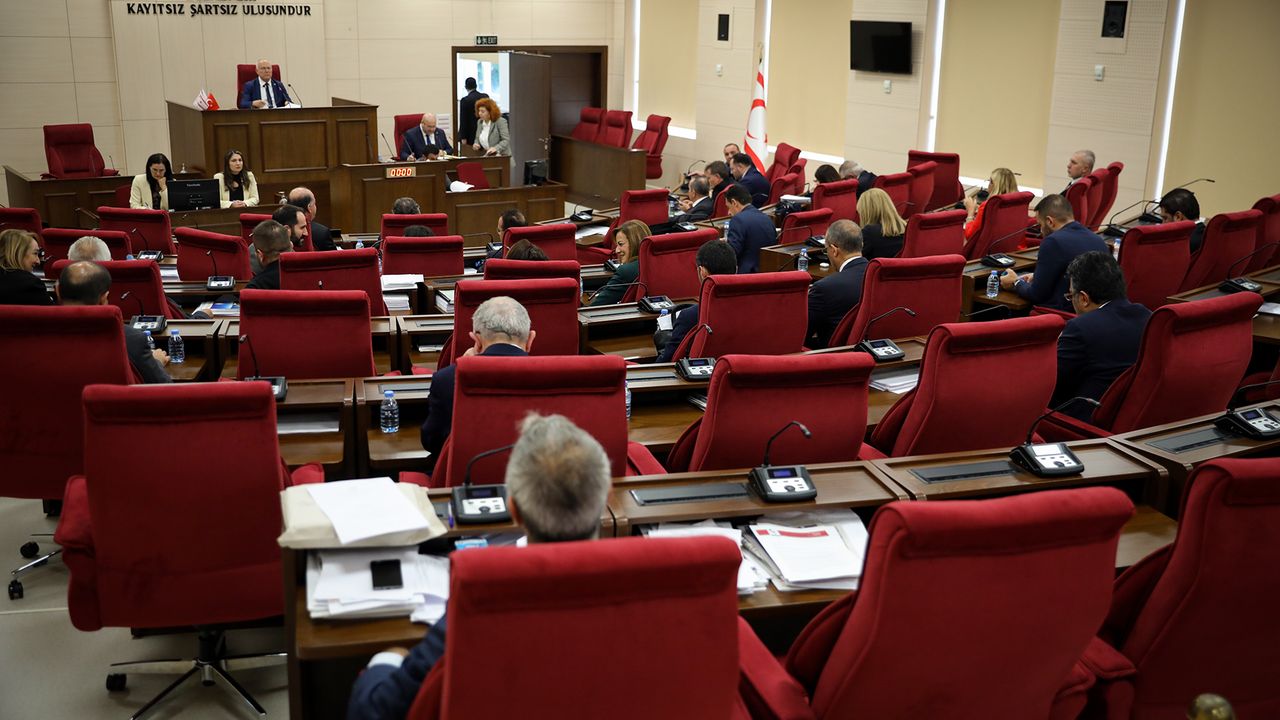 Meclis Genel Kurulu'nda bazı yasa tasarılarına ivedilik alındı