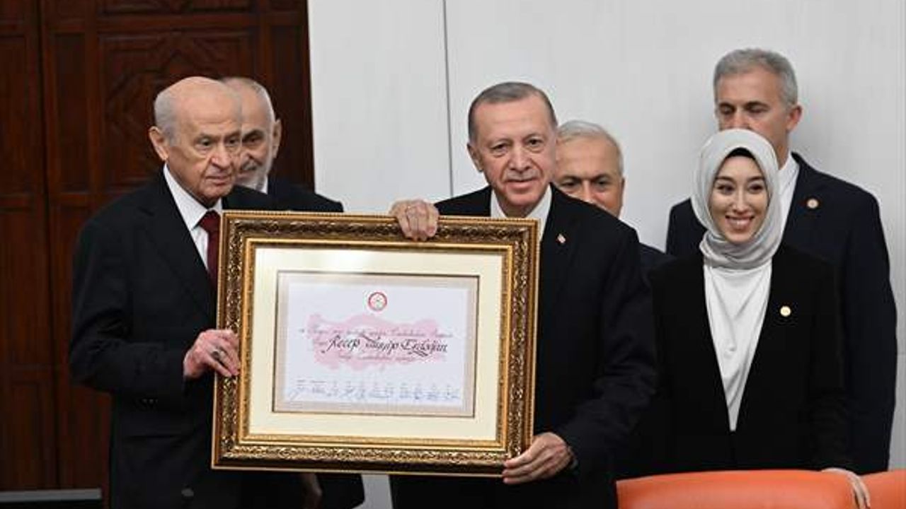 Türkiye Cumhurbaşkanı Erdoğan, Bahçeli'den Mazbatasını Aldı