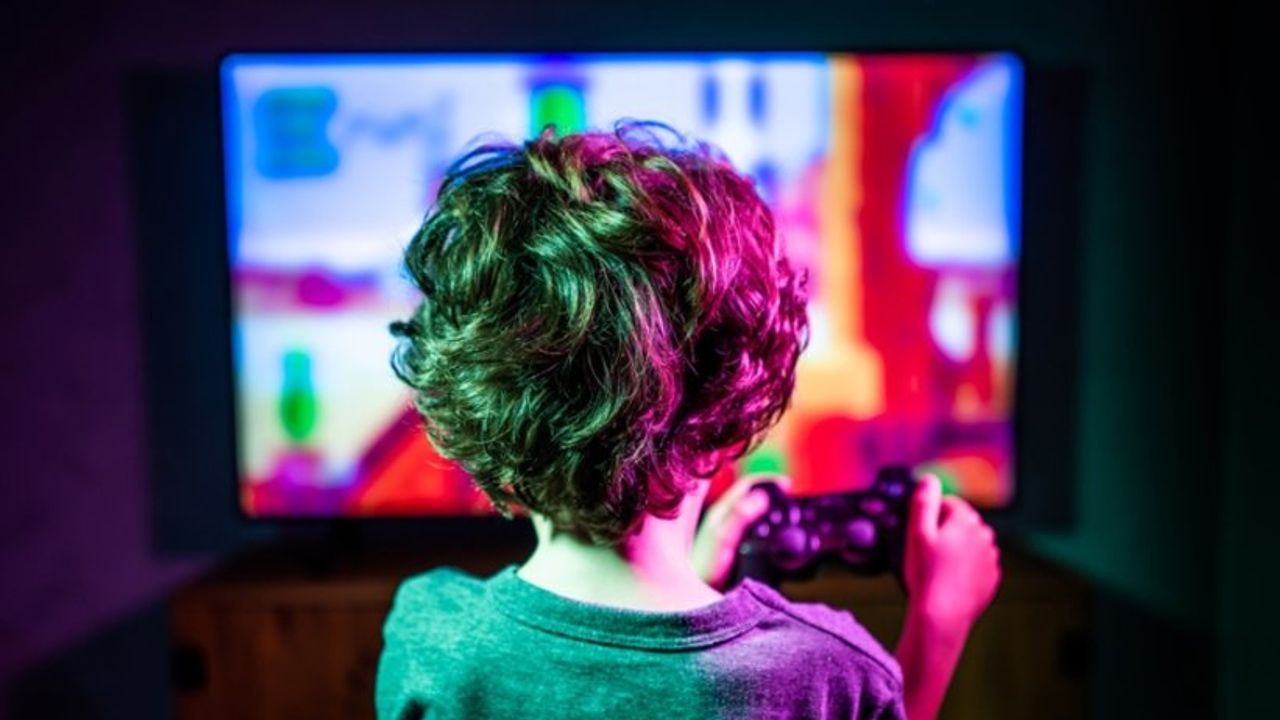 Araştırma: Çocukların Ekran Karşısında Geçirdiği Zaman Gelişimlerini Geciktiriyor