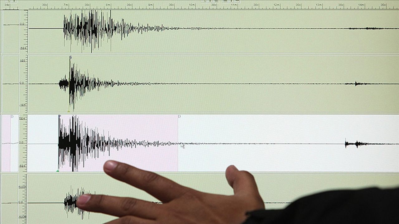 Endonezya'da 7,1 Büyüklüğünde Deprem