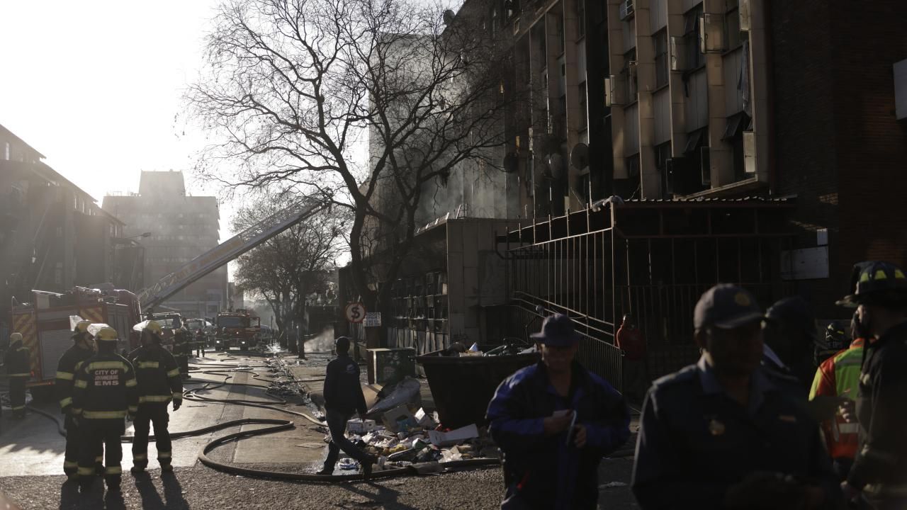 Güney Afrika'da Çok Katlı Binada Çıkan Yangında 52 Kişi Öldü