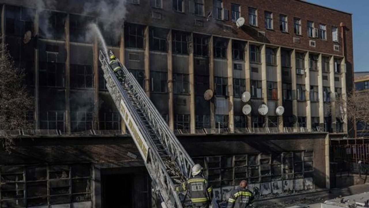 Güney Afrika'da Çok Katlı Binada Çıkan Yangında Ölü Sayısı 73’e Yükseldi