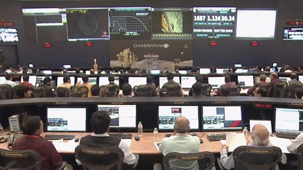 Hindistan'a Ait Chandrayaan-3 Uzay Keşif Aracının Ay'daki İlk Verileri Yayımlandı