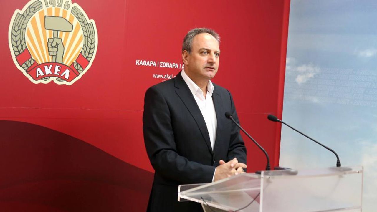Akel Genel Sekreteri Stefanu  Kıbrıs sorunuyla ilgili bazı açıklamalarda bulundu