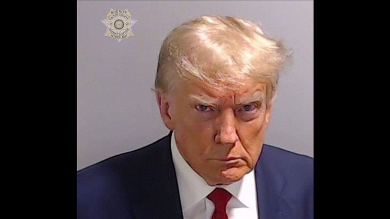 Eski ABD Başkanı Trump, ülke tarihinde sabıka fotoğrafı çekilen ilk Amerikan başkanı oldu