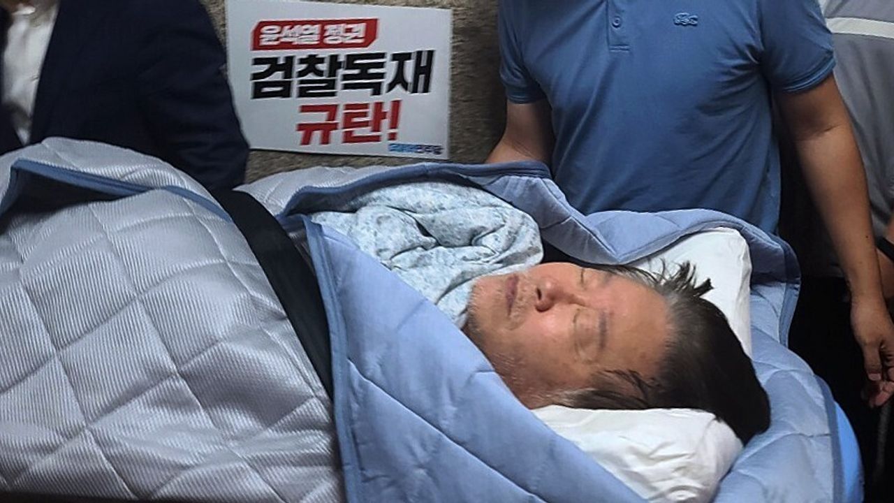 Güney Kore'de Ana Muhalefet Lideri, Açlık Grevinin 19'uncu Gününde Hastaneye Kaldırıldı