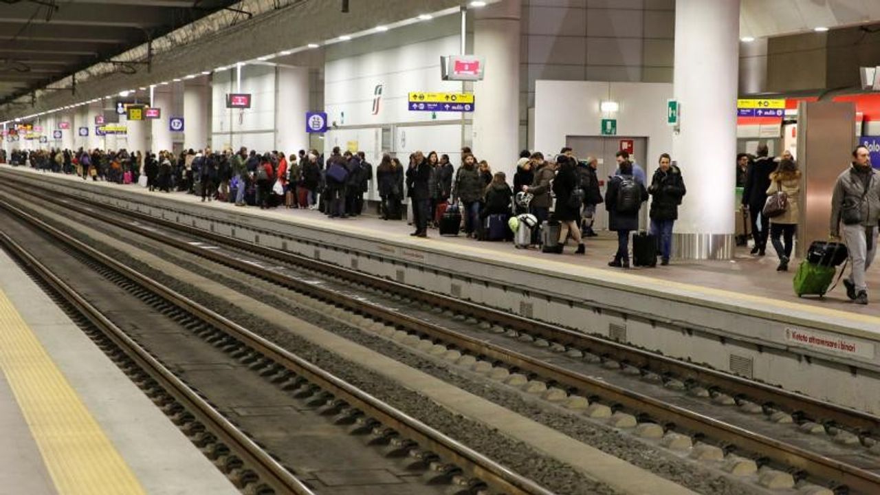 İtalya'da Toplu Taşıma Sektöründe Çalışanlar Greve Gitti
