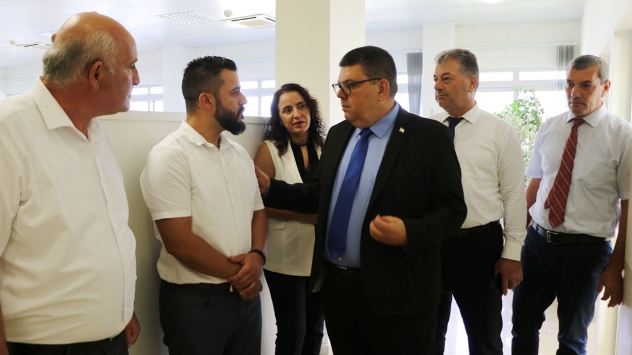 Maliye Bakanı Berova, Gelir Ve Vergi Dairesi Girne Şubesi'nde İncelemelerde Bulundu