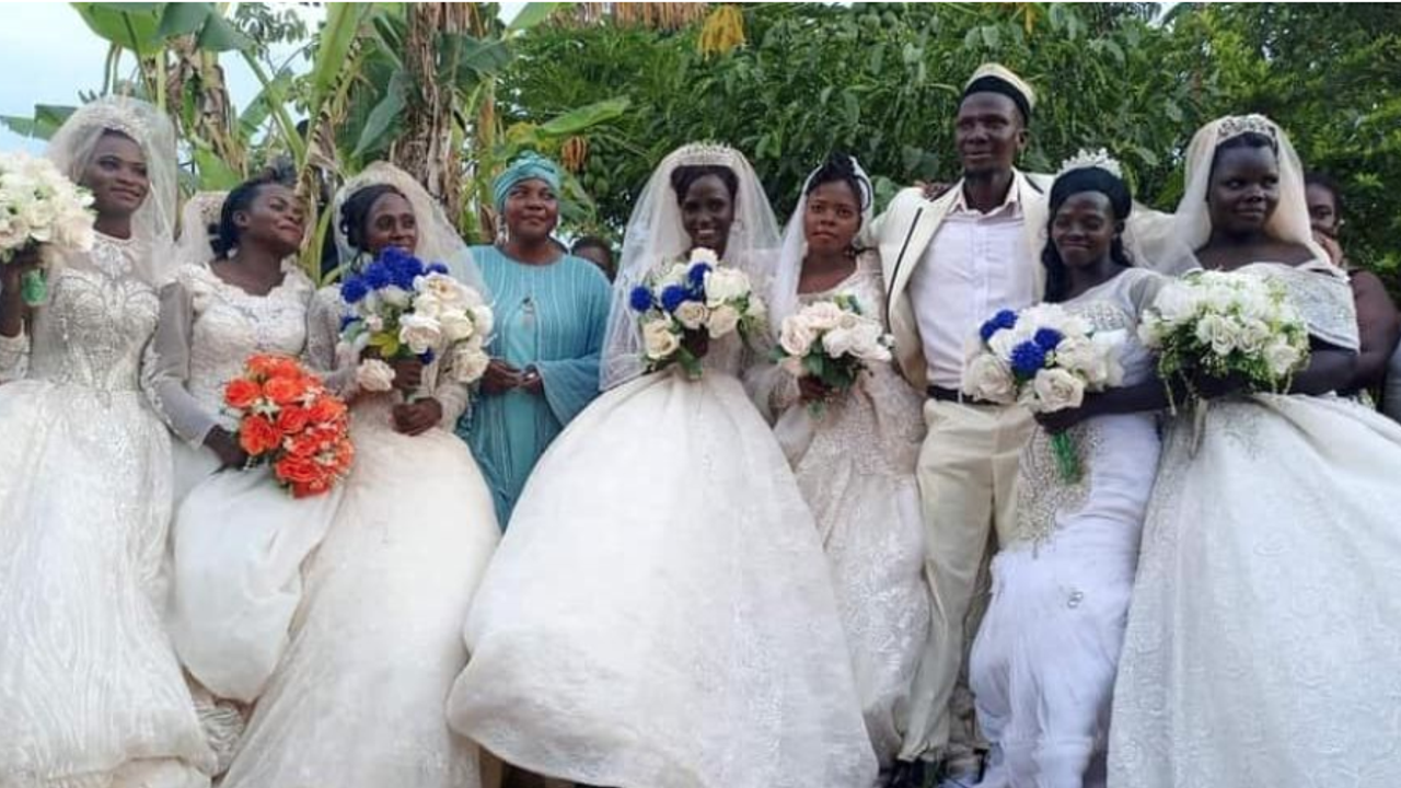 Uganda'da Bir Adam Aynı Günde 7 Kadınla Evlendi