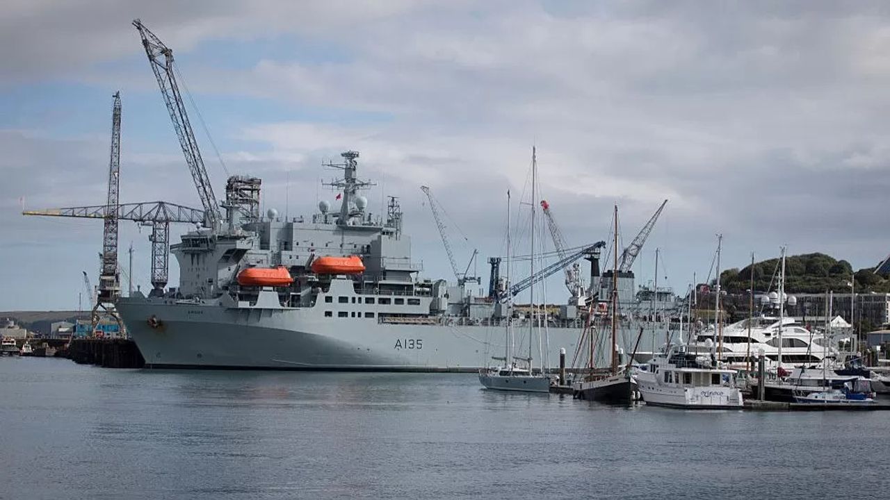 İngiltere, İsrail'e destek için Doğu Akdeniz'e Kraliyet Donanması gemileri göndereceğini açıkladı