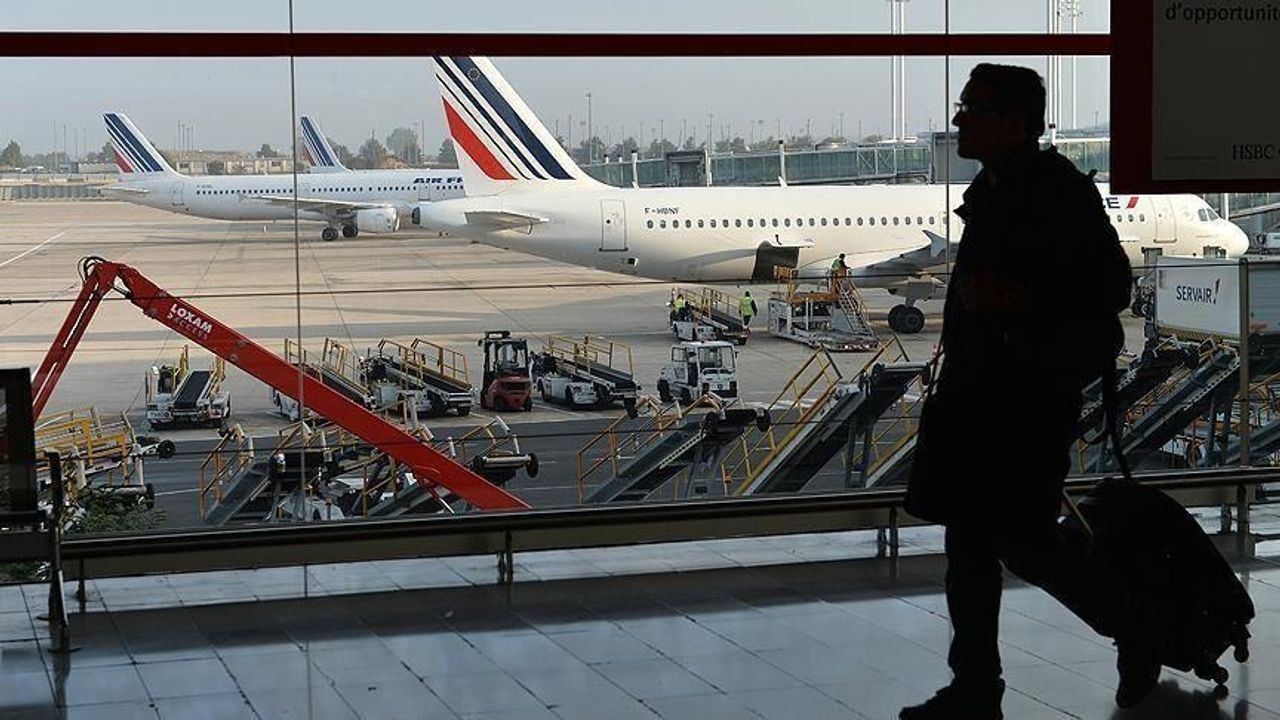 Fransa'nın Paris Orly Havalimanı'nda İşçilerin Grevi Nedeniyle 12-14 Ekim'de Bazı Uçuşlar İptal Edildi