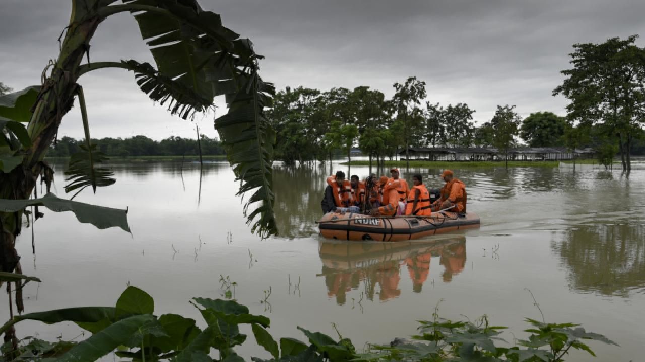 Hindistan'da Sel Nedeniyle 23'ü Asker 30 Kişi Kayboldu