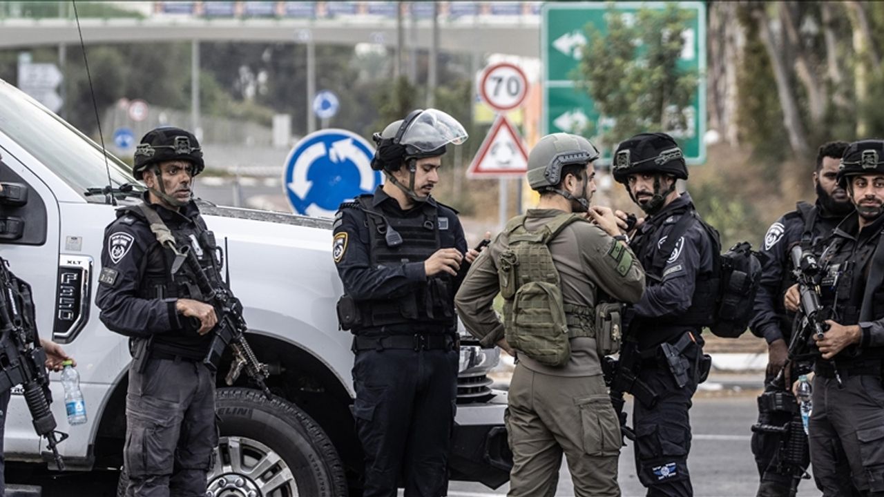 İsrail Güçleri Batı Şeria'da 80 Filistinliyi Gözaltına Aldı