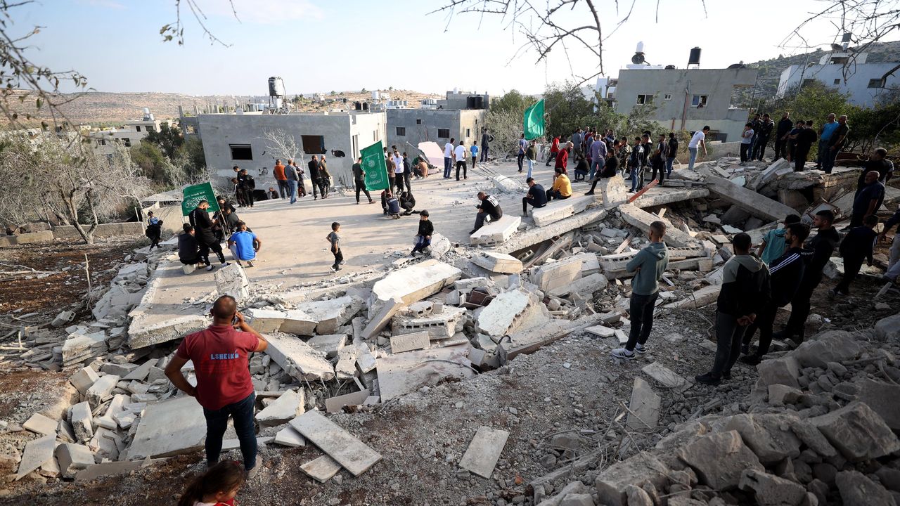 İsrail Güçleri, Hamas Yetkililerinden Aruri'nin Batı Şeria'daki Evini Patlatıcıyla Yıktı
